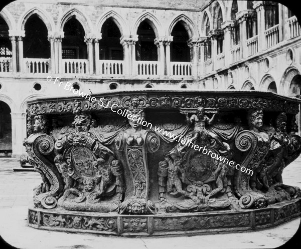 BRONZE AT DOGE'S PALACE